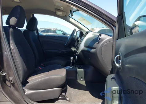 2015 Nissan Versa 1.6 Sv z USA, uszkodzony, nr VIN 3N1CN7AP4FL821359